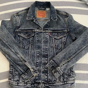 Men’s Levi’s jean jacket - small
